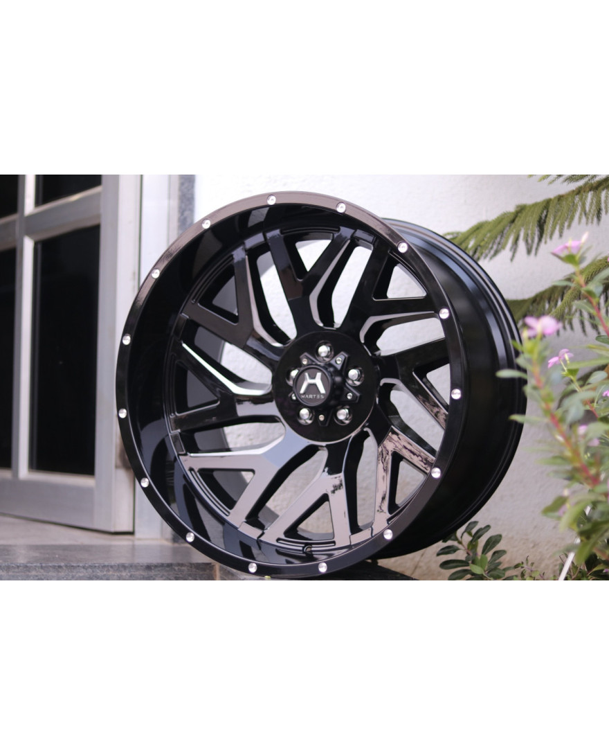 Massive in Black Machined Milled finish. The Size of alloy wheel is 22x9 inch and the PCD is 5x114.3(SET OF 4)